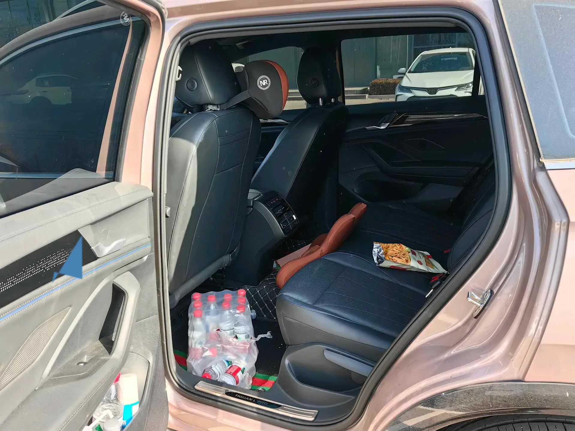 2024 VOLKSWAGEN TIGUAN thumbnail 4