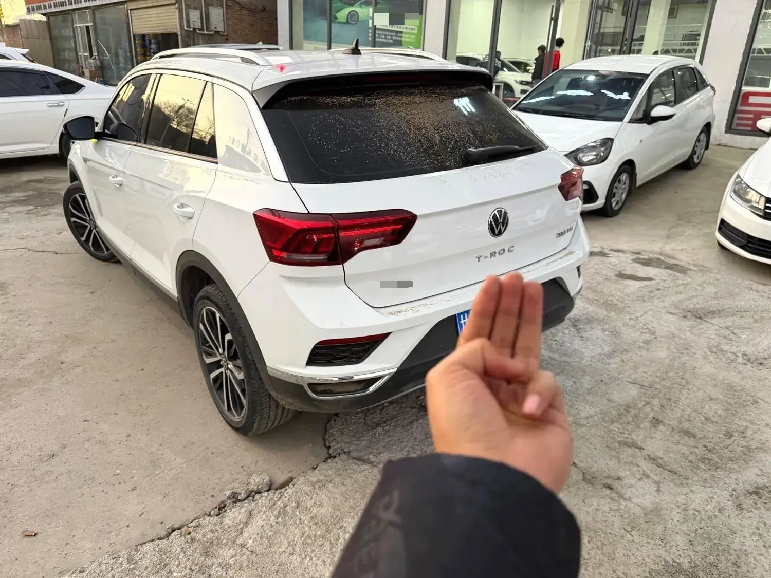 2021 VOLKSWAGEN T-ROC thumbnail 4