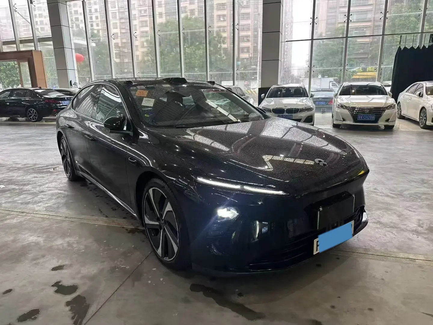 2021 VOLKSWAGEN ID.6 thumbnail 3