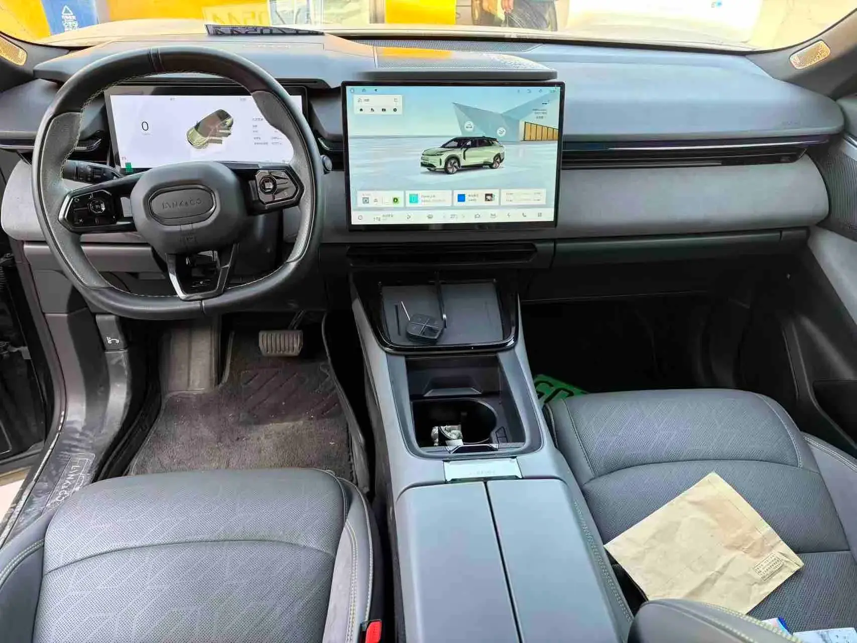 2025 LYNK&CO 08 thumbnail 4