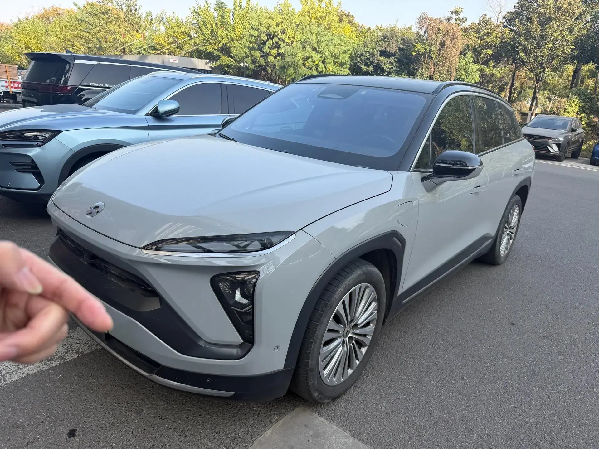 2022 NIO ES6 view 1