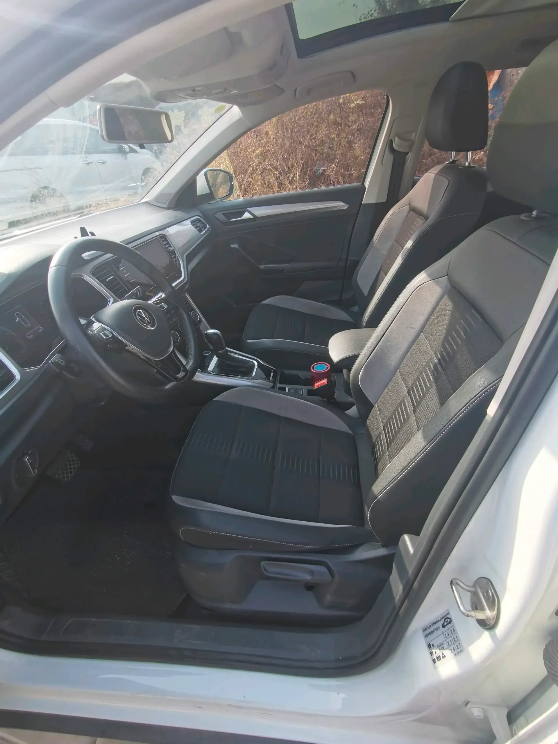 2022 VOLKSWAGEN T-ROC thumbnail 4