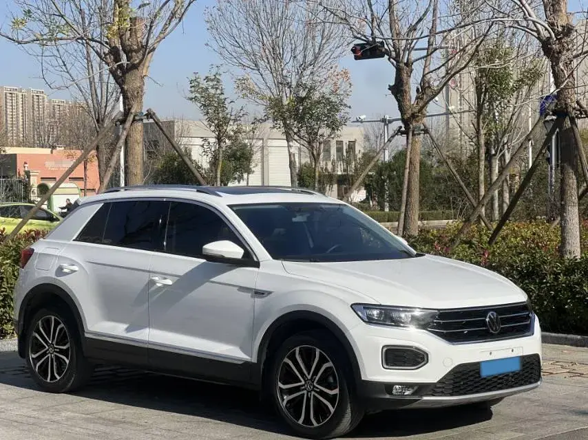 2022 VOLKSWAGEN T-ROC thumbnail 3