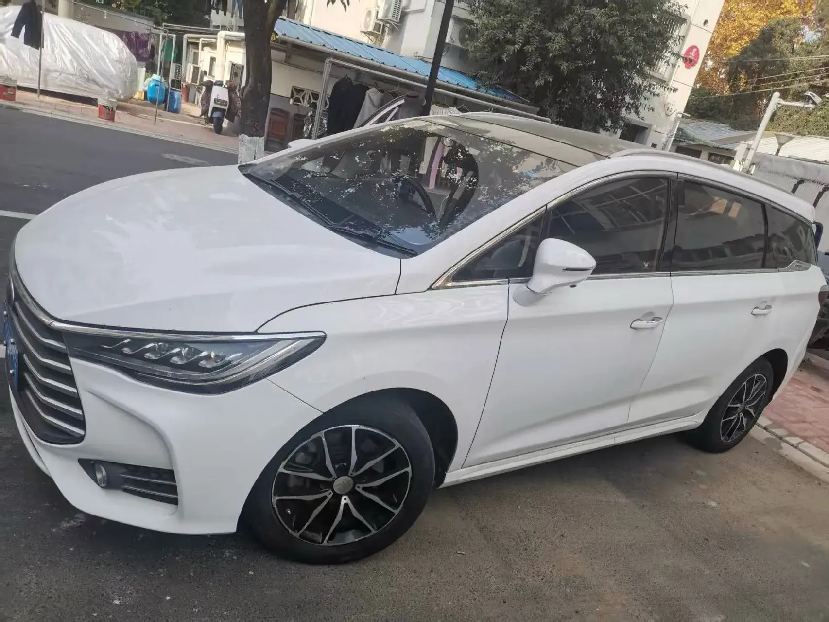 2017 BYD SONG view 1