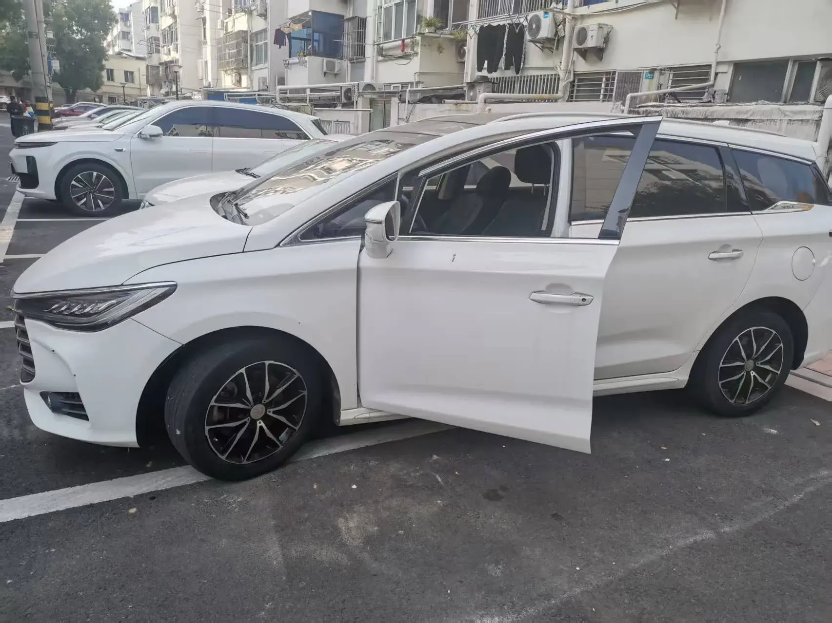 2017 BYD SONG thumbnail 2