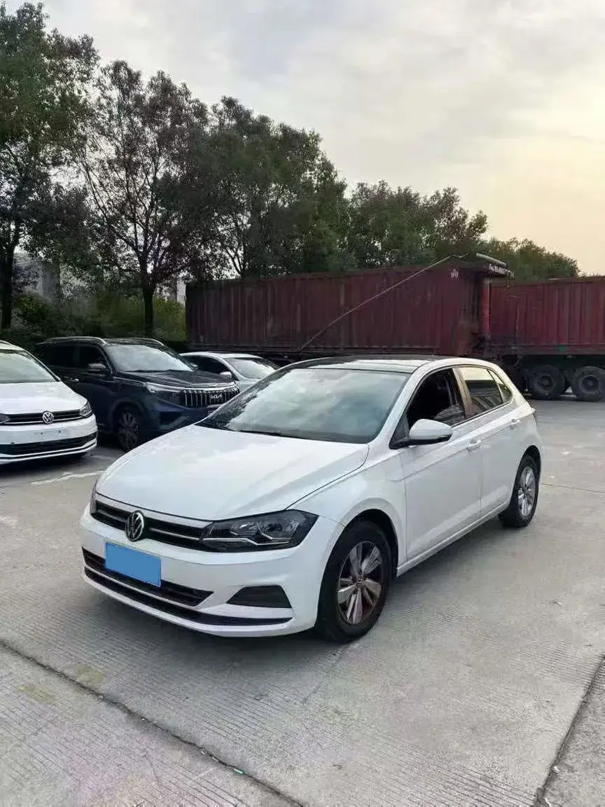 2023 VOLKSWAGEN POLO view 1