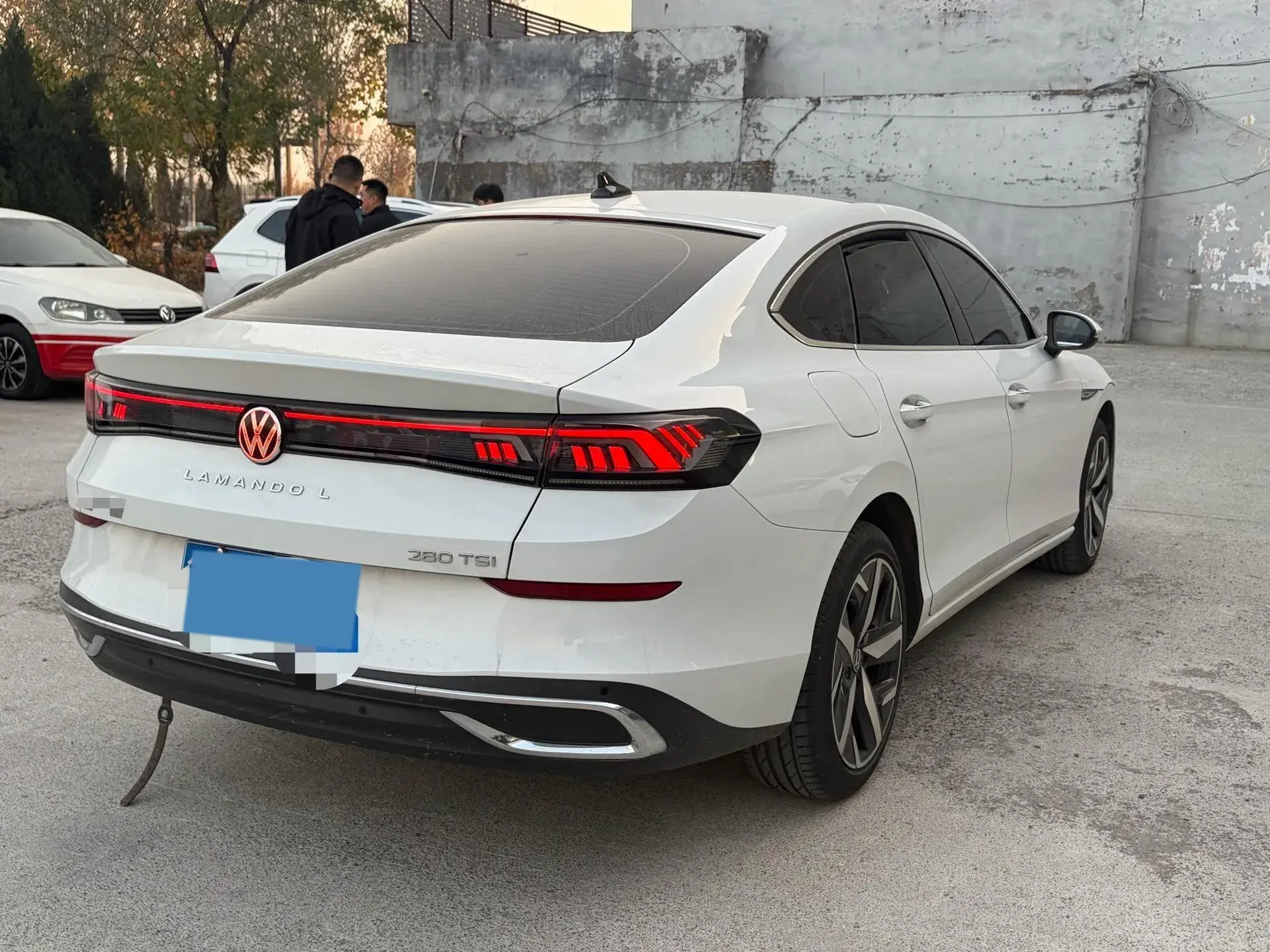 2024 VOLKSWAGEN LAMANDO thumbnail 3