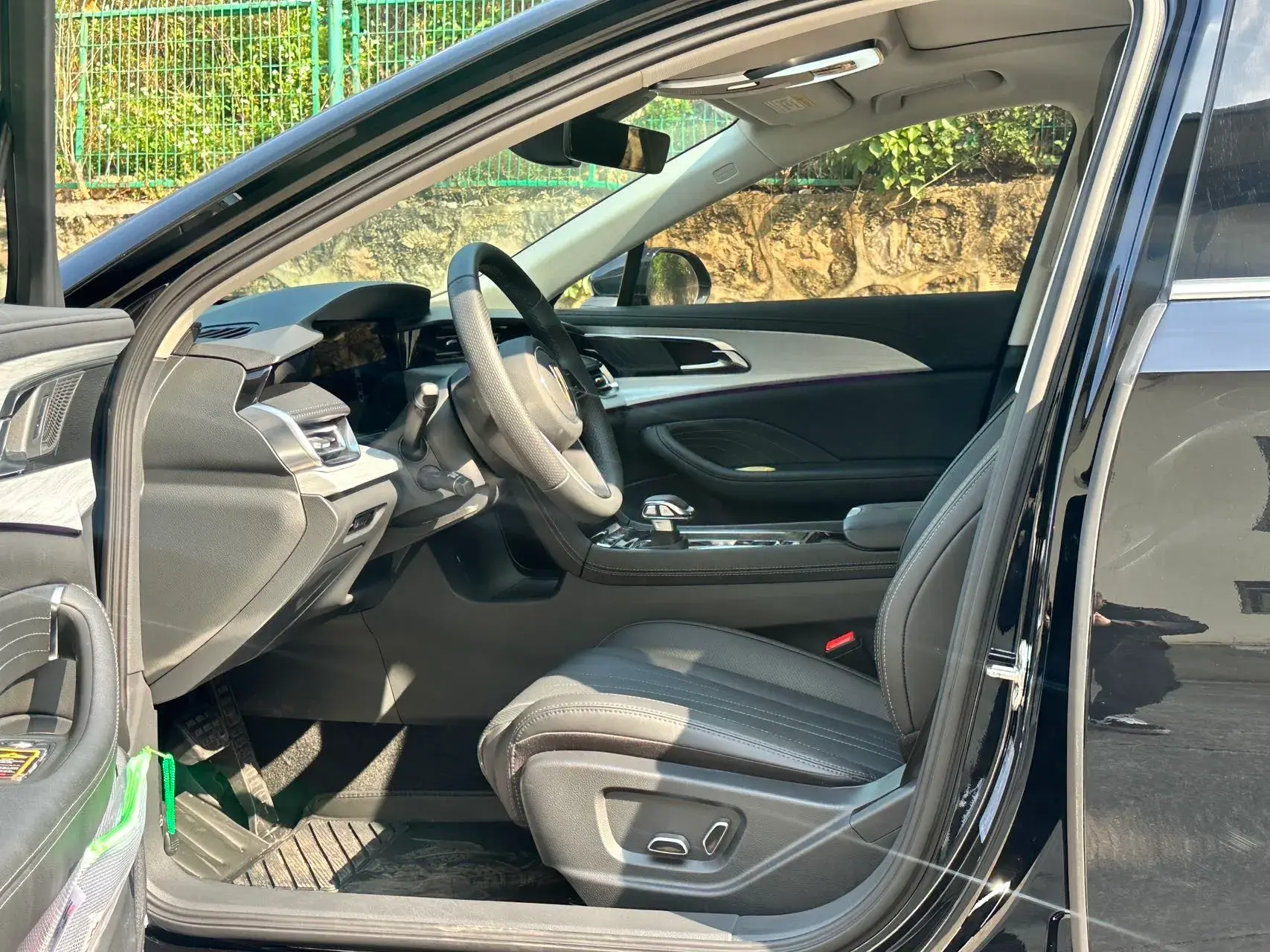 2025 HONGQI H5 thumbnail 3