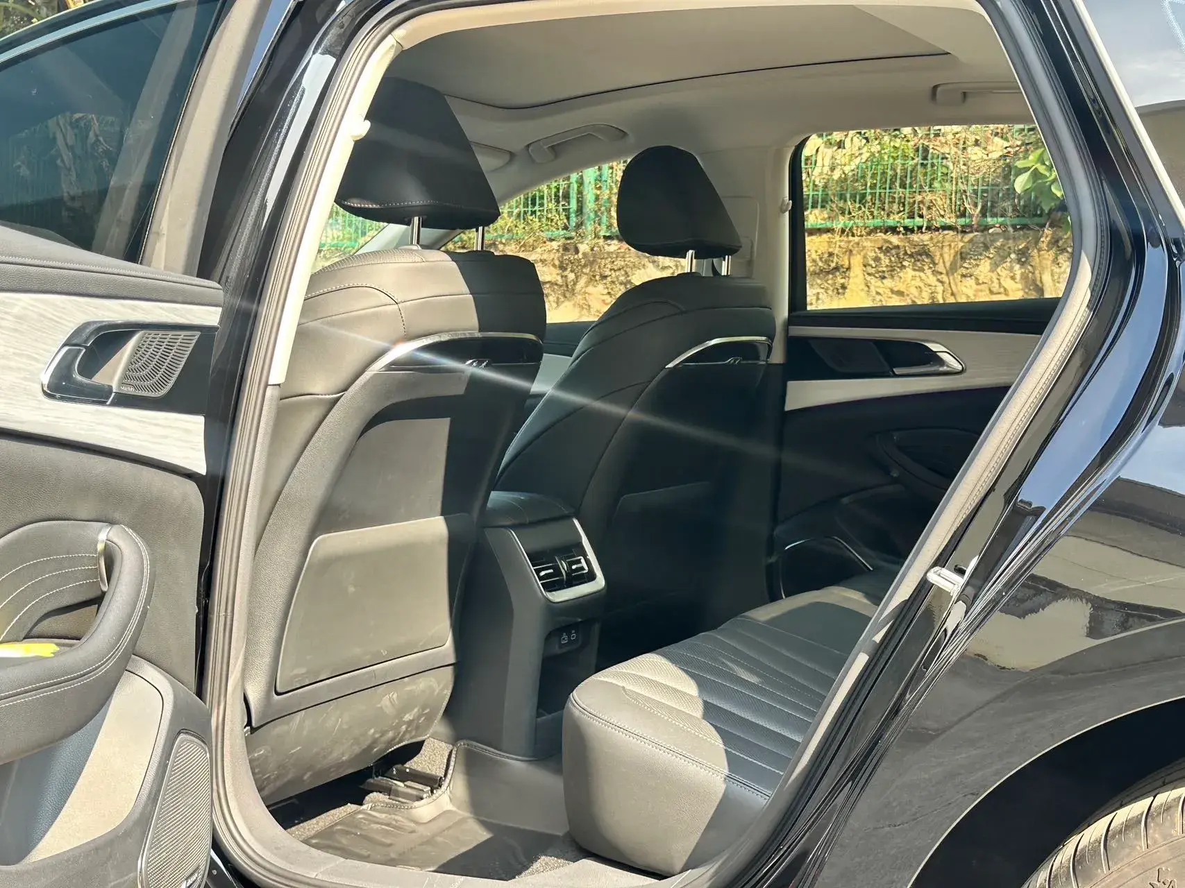 2025 HONGQI H5 thumbnail 4