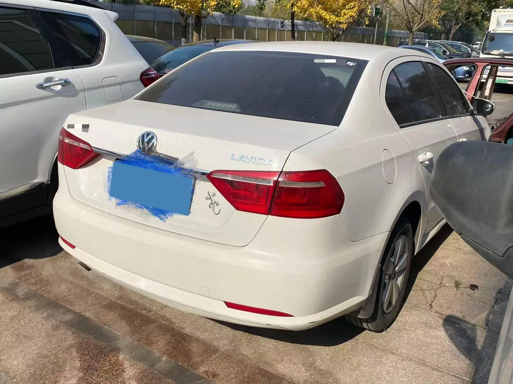 2013 VOLKSWAGEN LAVIDA thumbnail 2