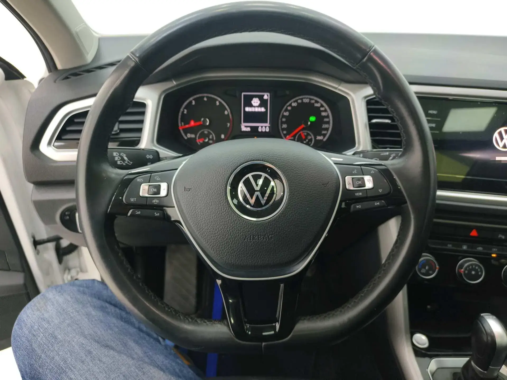 2022 VOLKSWAGEN T-ROC thumbnail 3