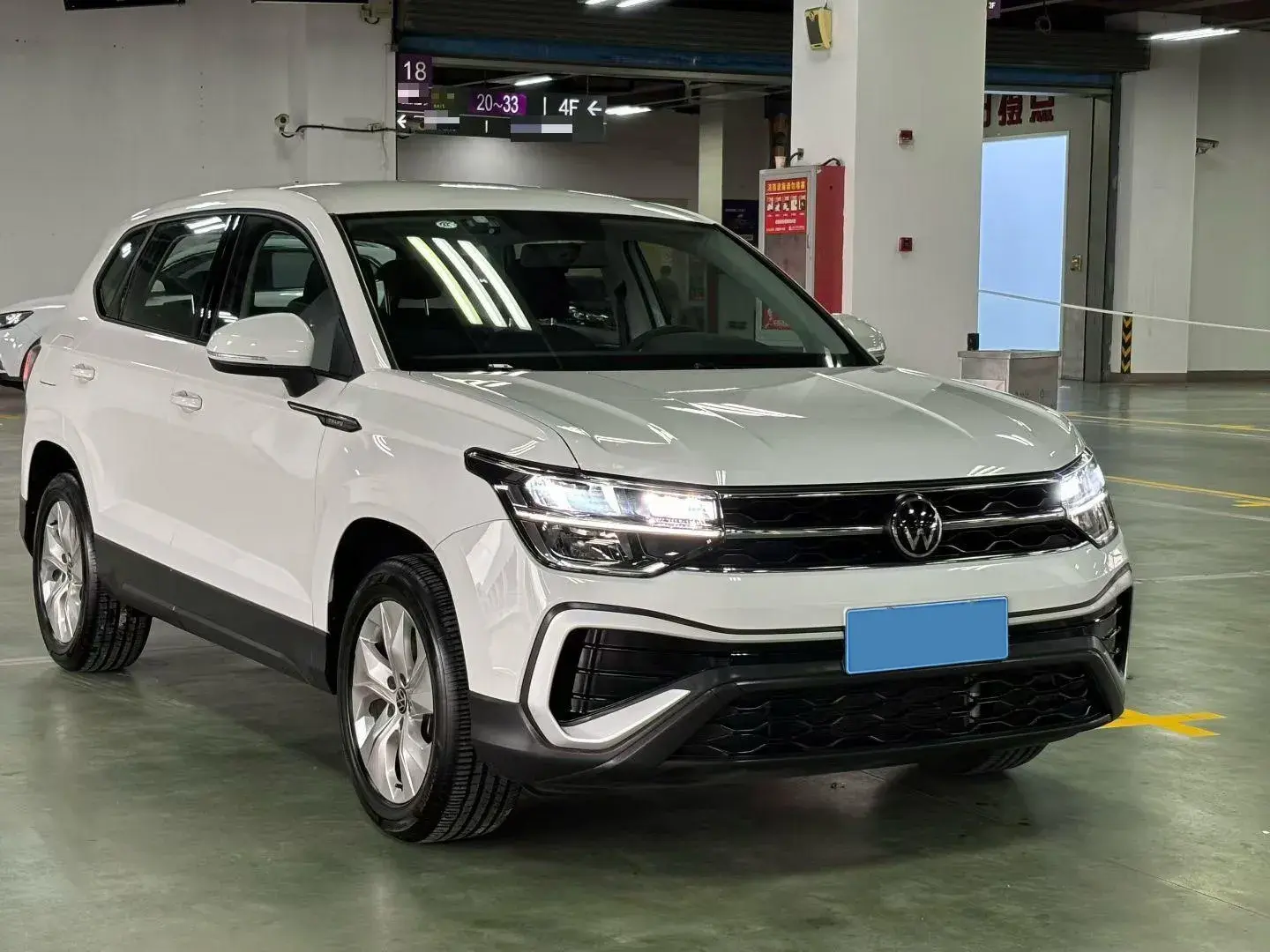 2023 VOLKSWAGEN THARU thumbnail 3