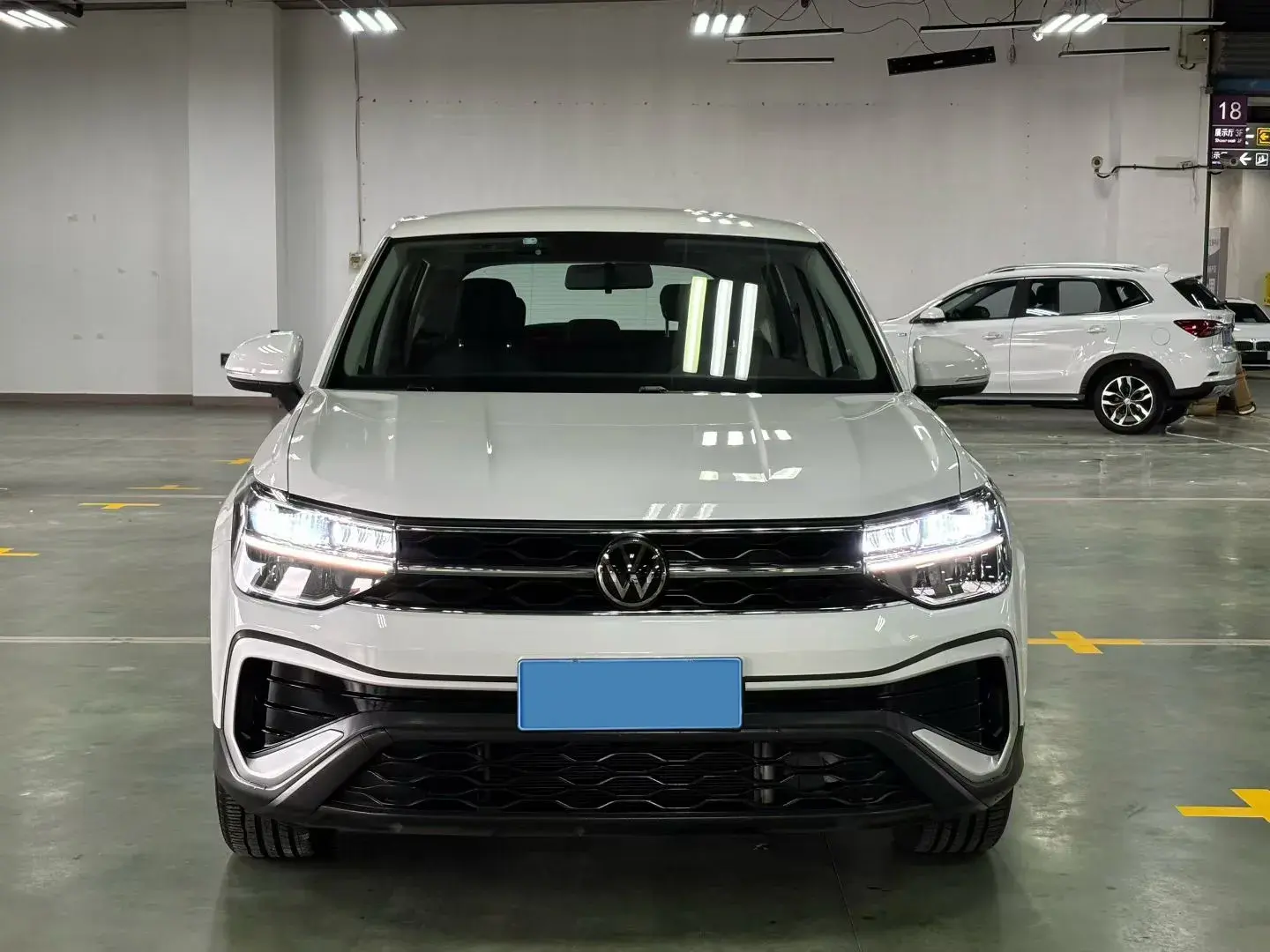 2023 VOLKSWAGEN THARU thumbnail 2