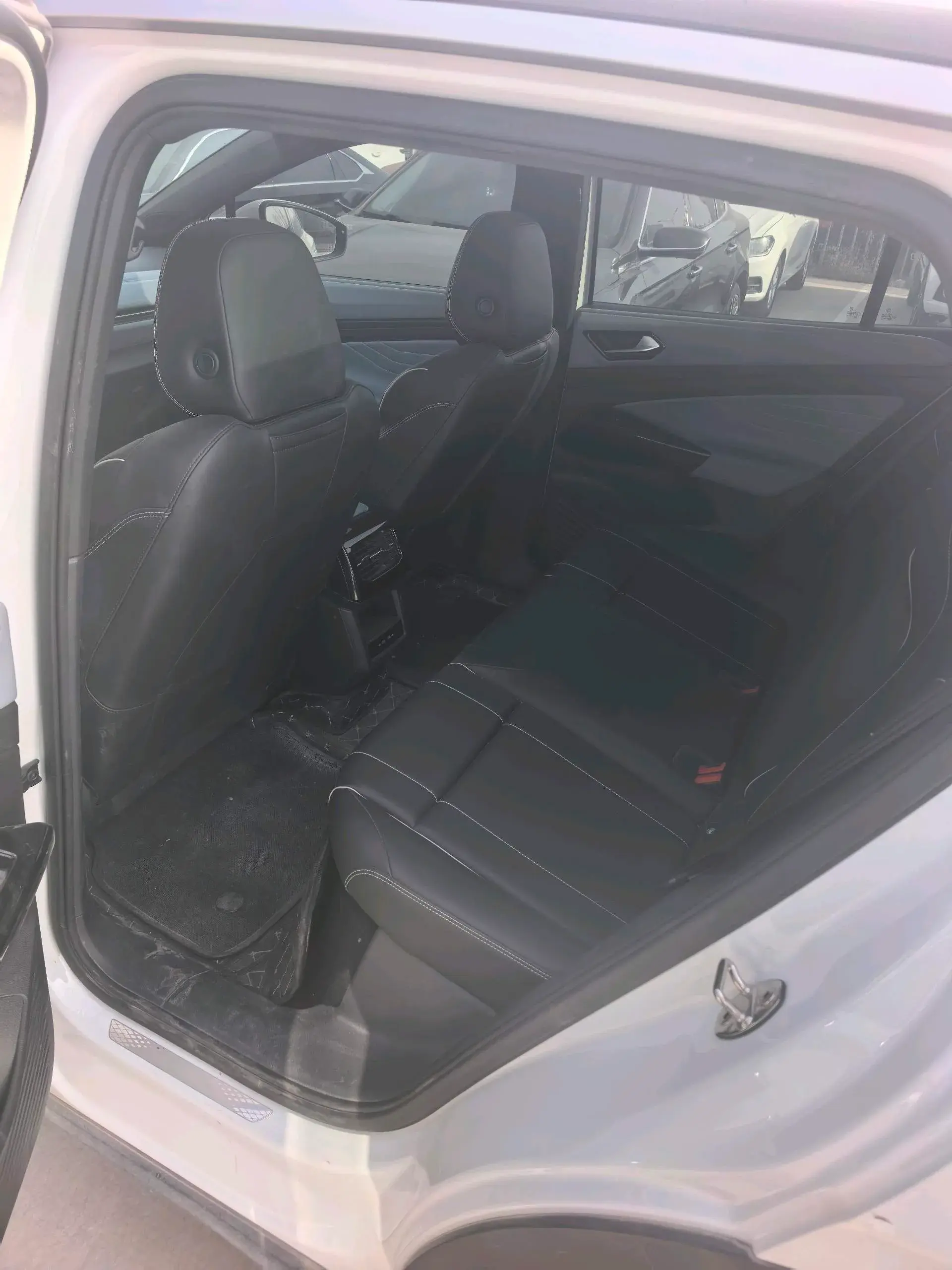 2024 VOLKSWAGEN ID.4 thumbnail 3