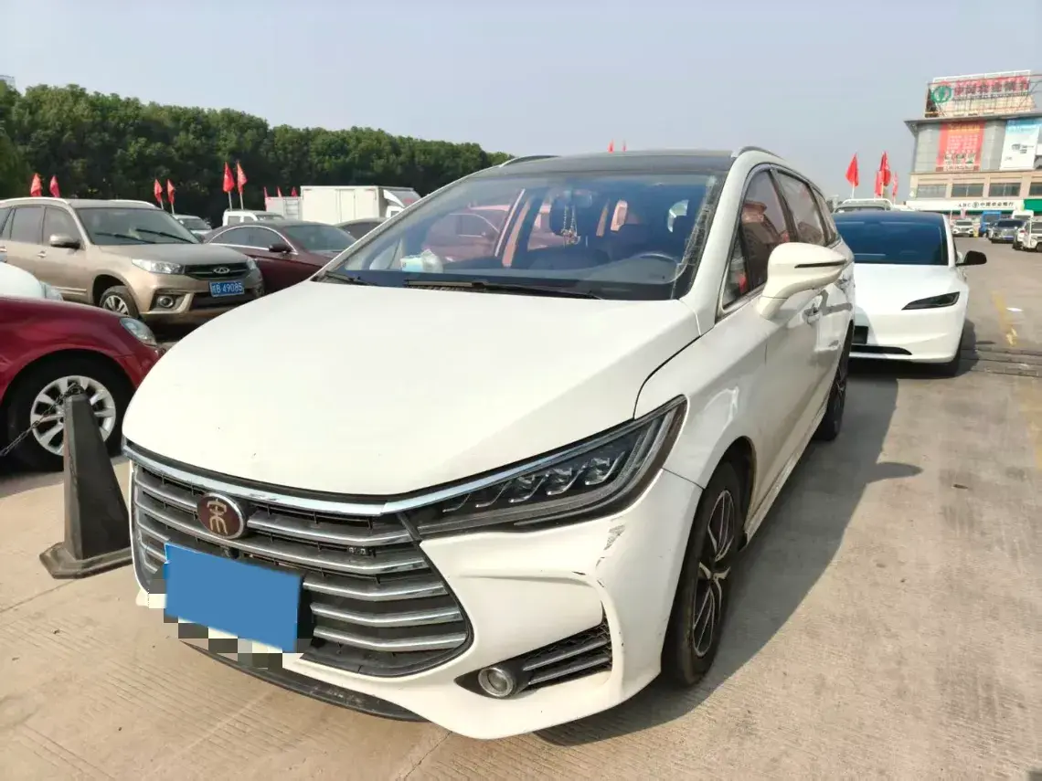 2018 BYD SONG view 1