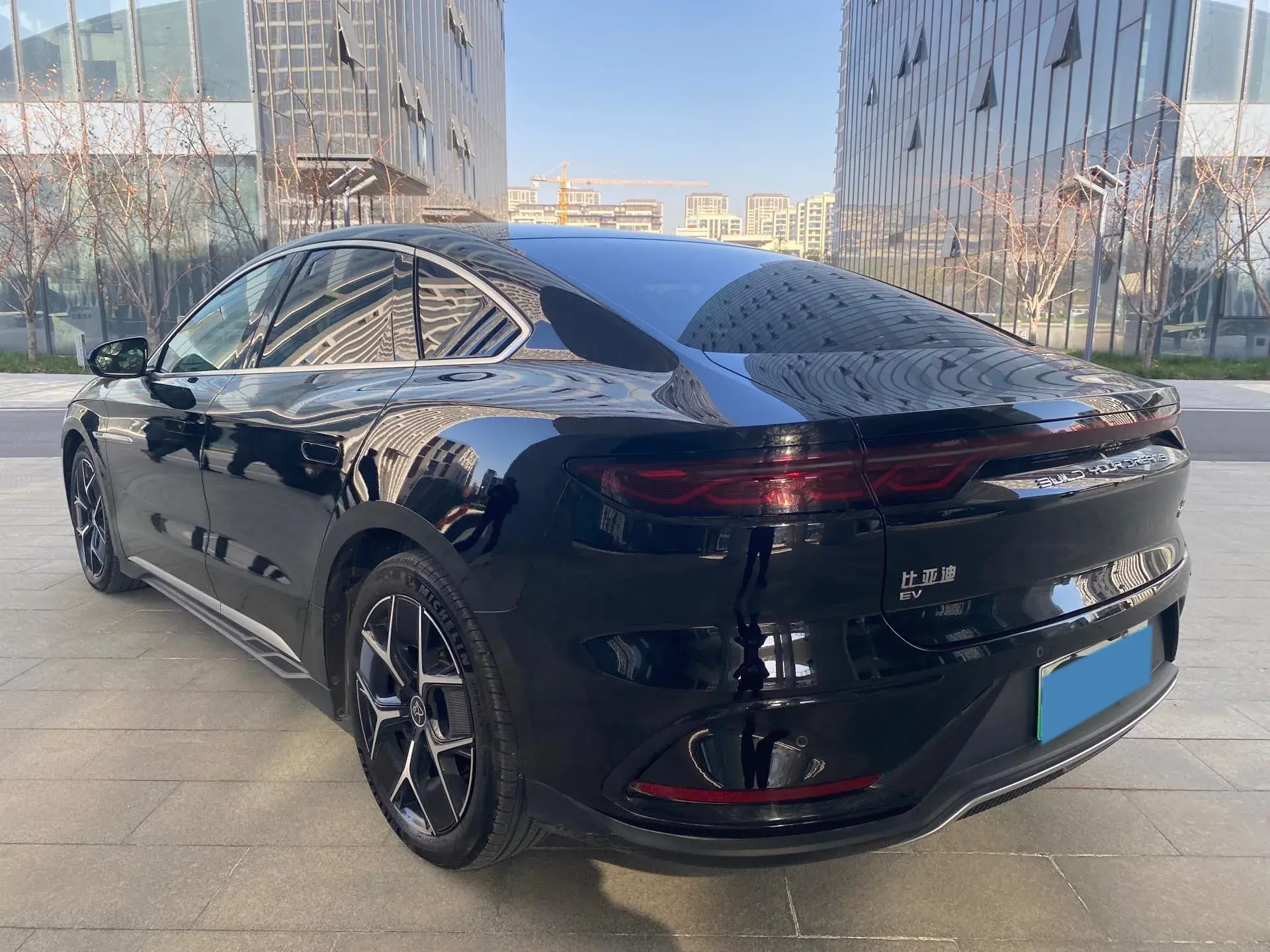 2024 BYD HAN thumbnail 3