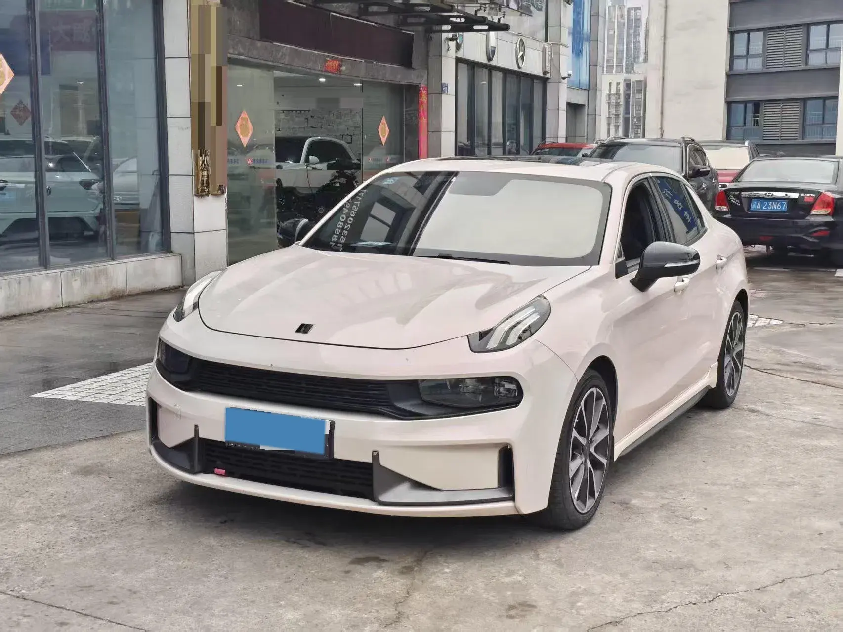 2019 LYNK&CO 03 view 1