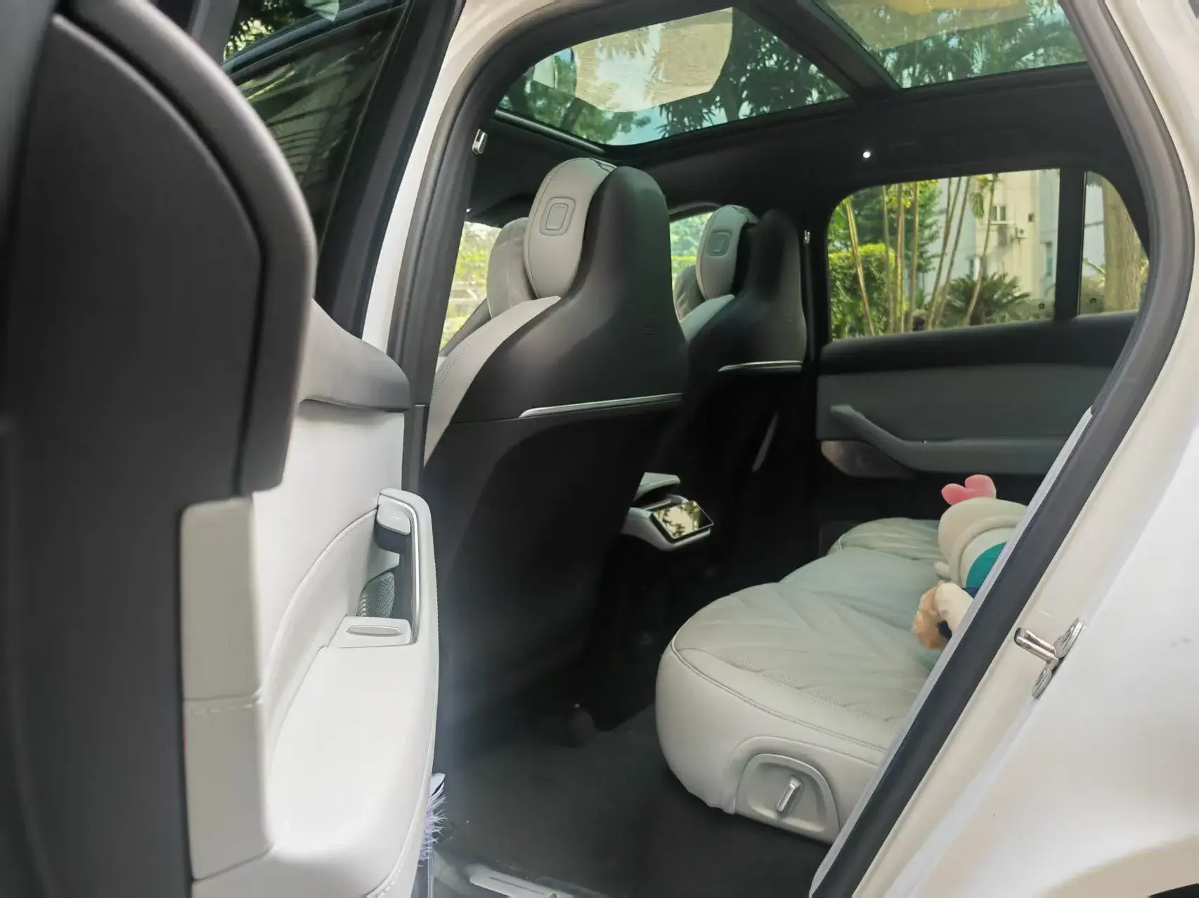 2025 NIO ES6 thumbnail 4