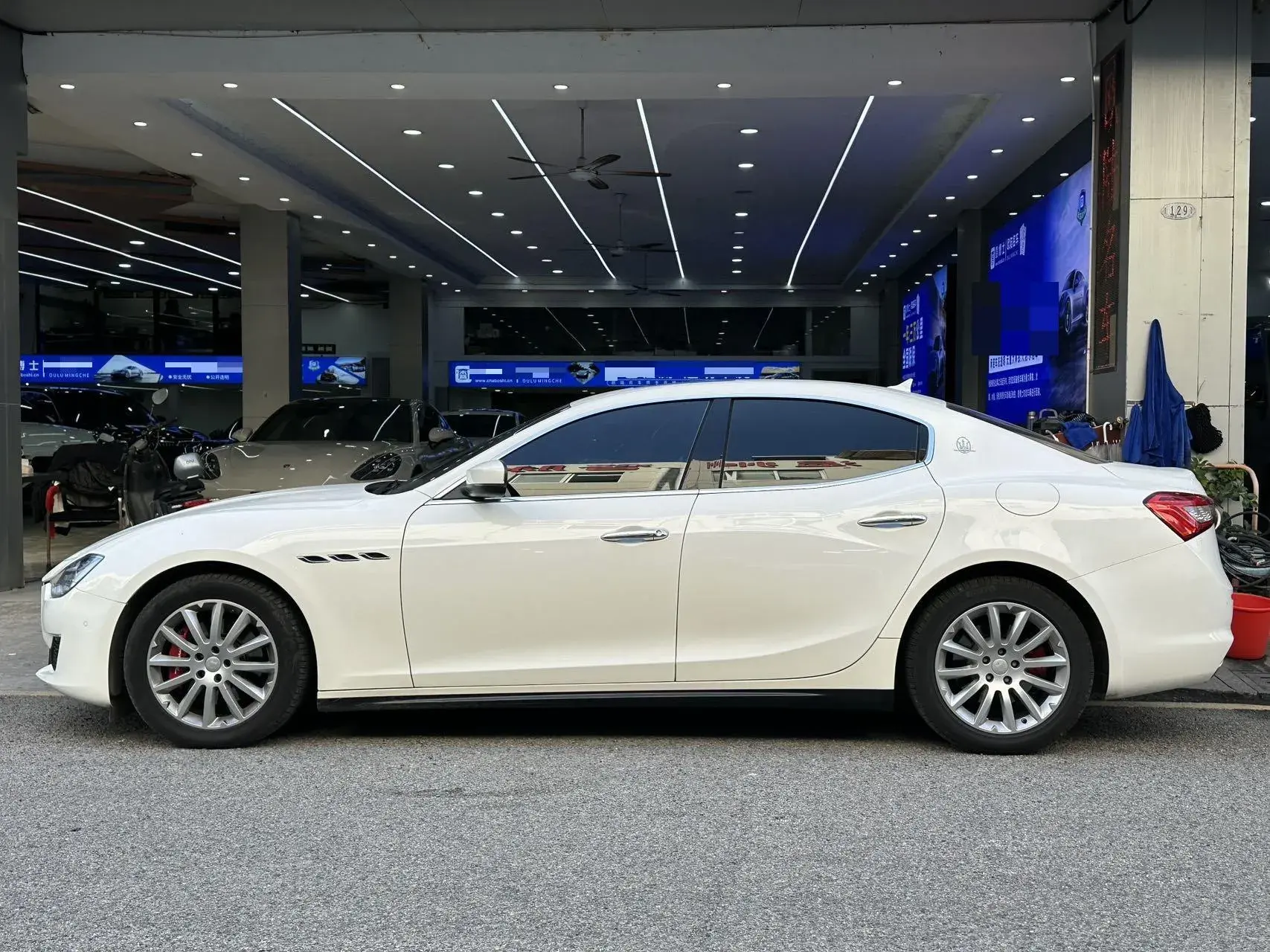 2019 MASERATI GHIBLI thumbnail 2