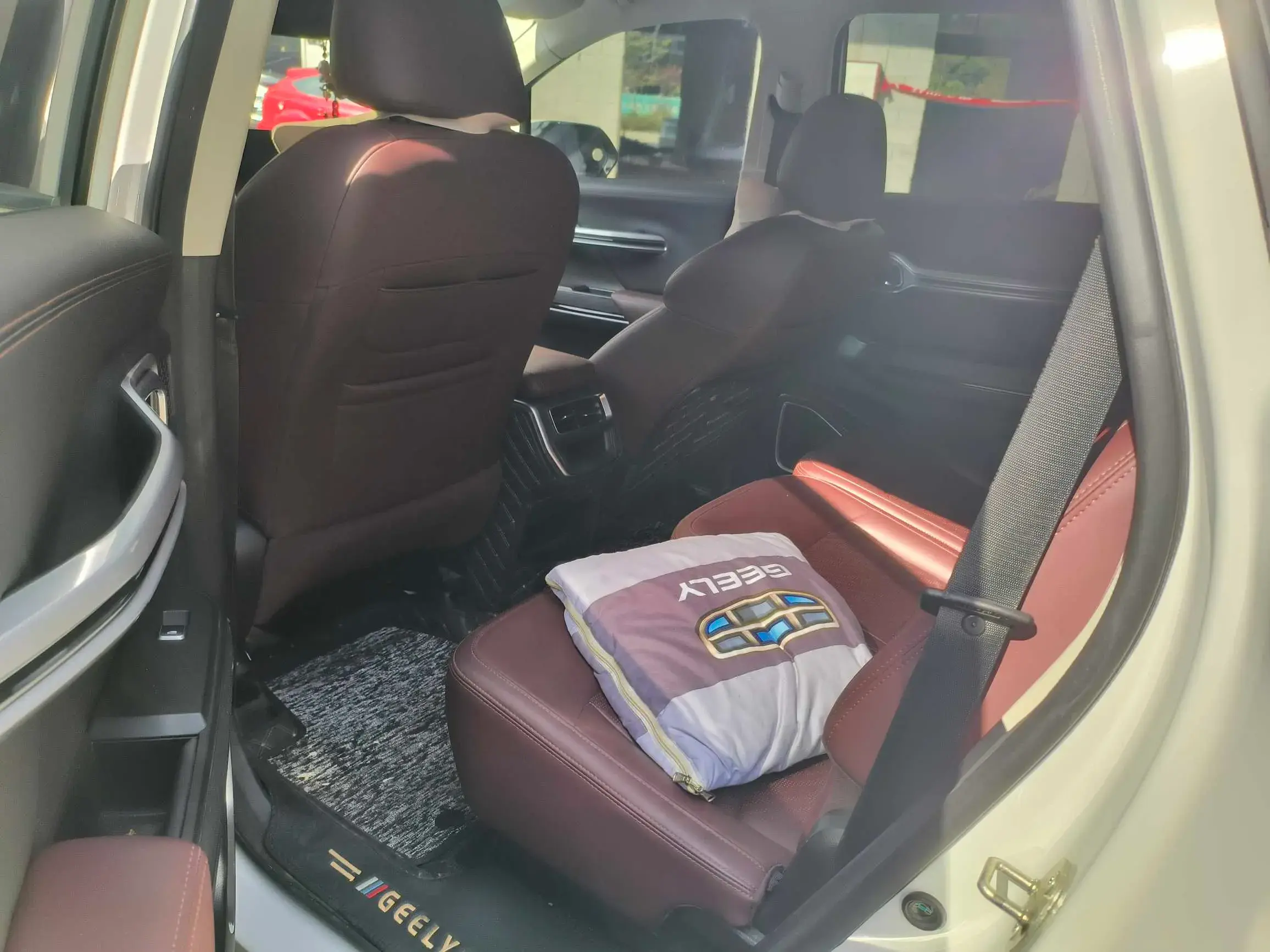 2022 GEELY OKAVANGO thumbnail 3