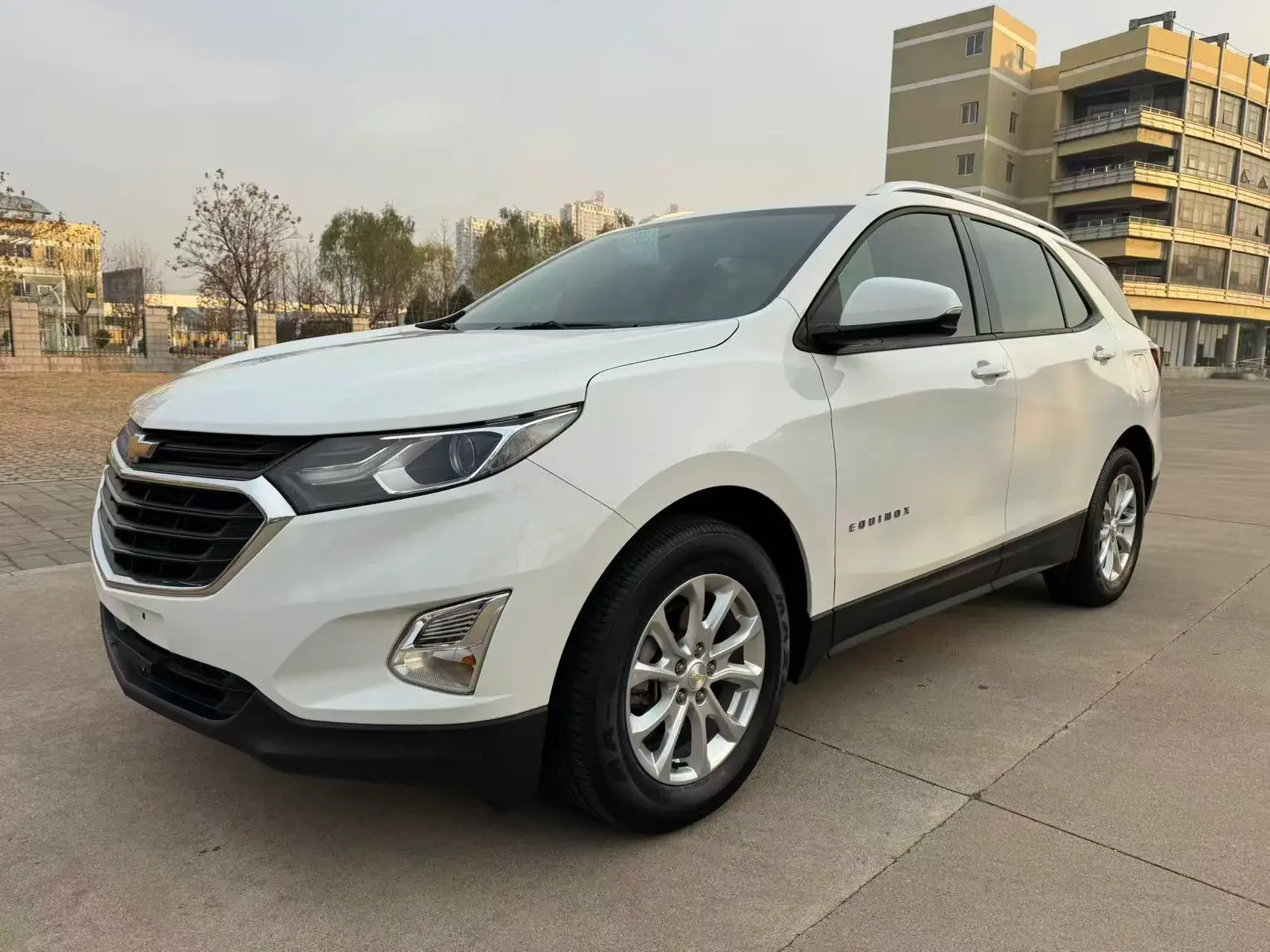 2018 CHEVROLET EQUINOX view 1