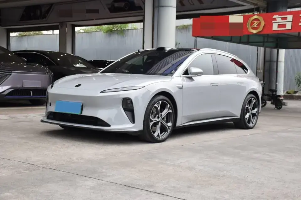 2024 NIO ET5T view 1