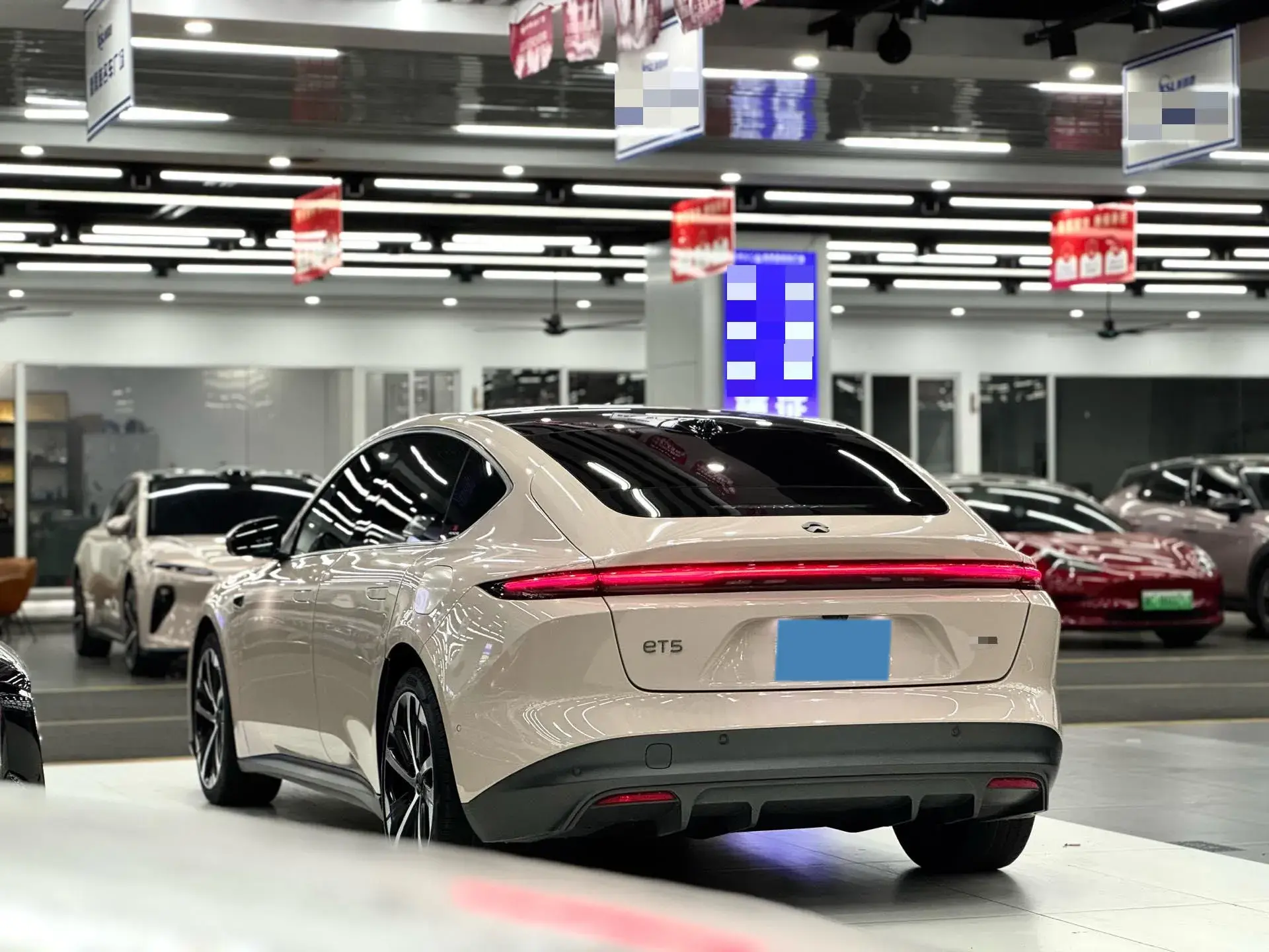 2022 NIO ET5 thumbnail 4