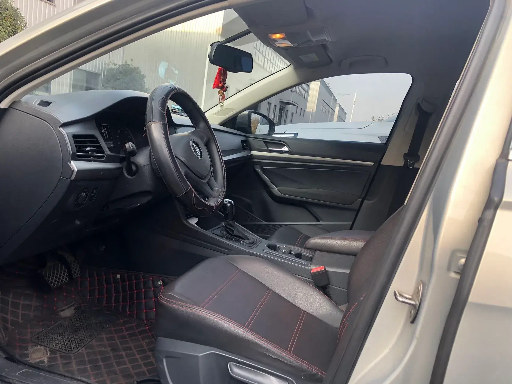 2019 VOLKSWAGEN LAVIDA thumbnail 3