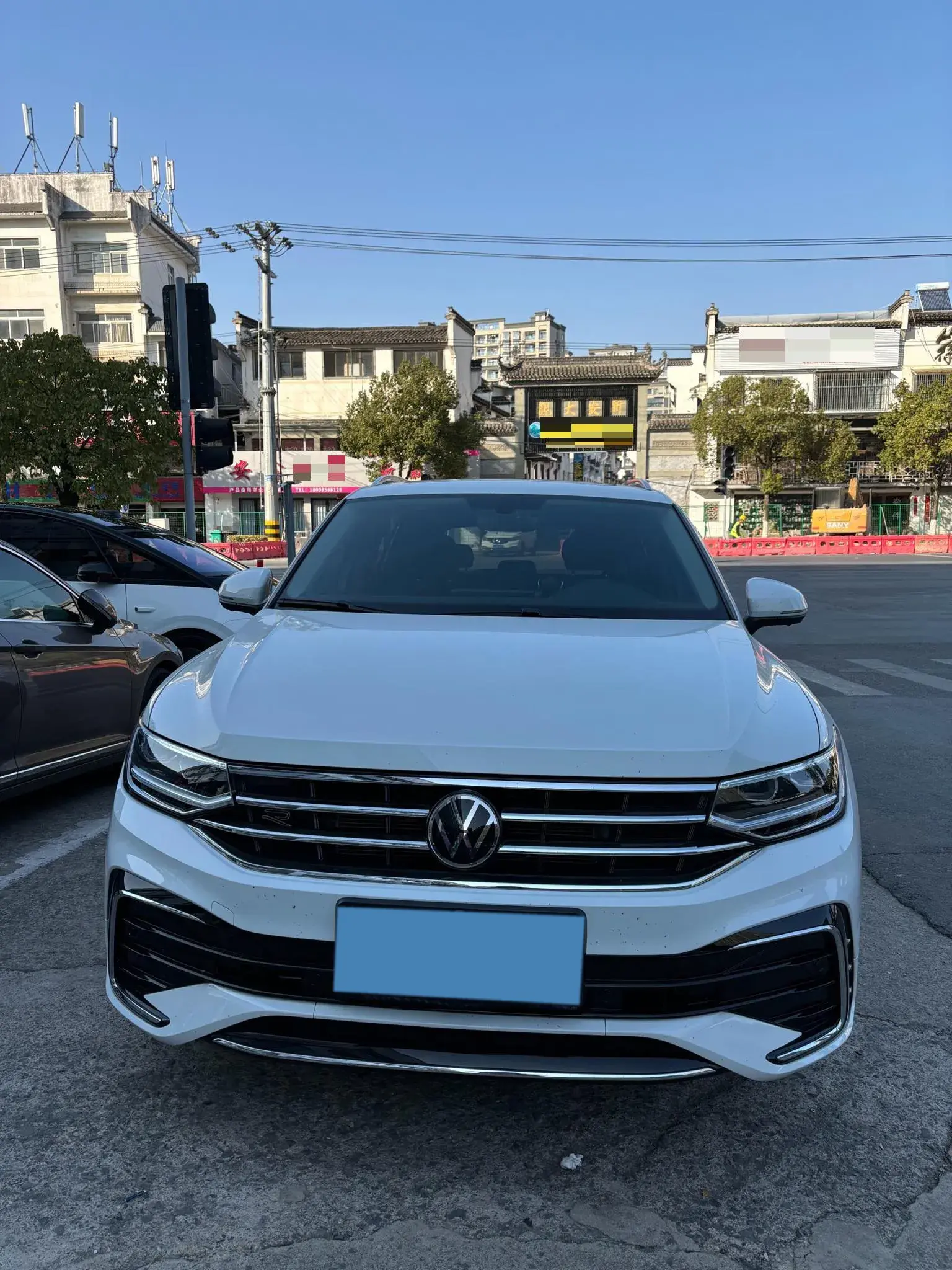 2024 VOLKSWAGEN TIGUAN thumbnail 2