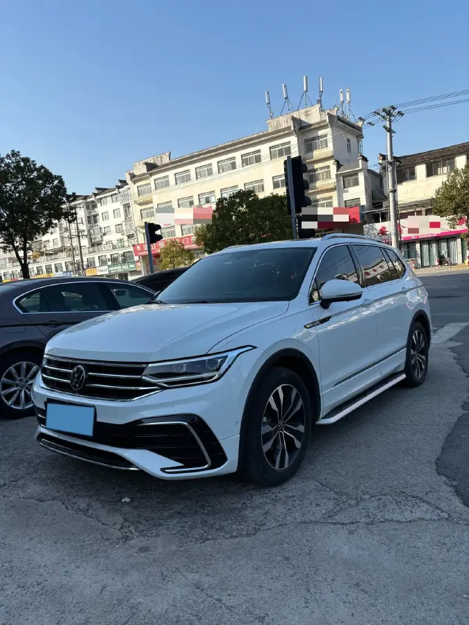 2024 Volkswagen Tiguan L 2.0T 186HP L4 7DCT