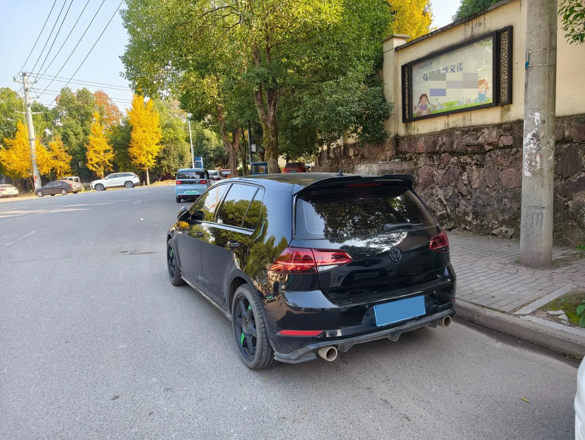 2019 VOLKSWAGEN GOLF thumbnail 3