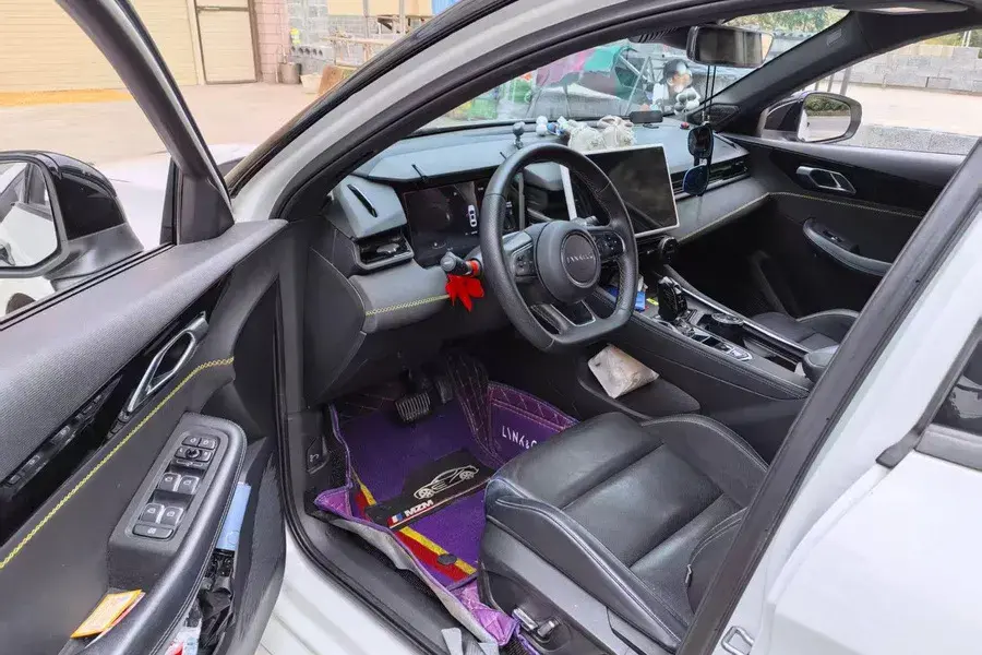 2023 LYNK&CO 03 thumbnail 2