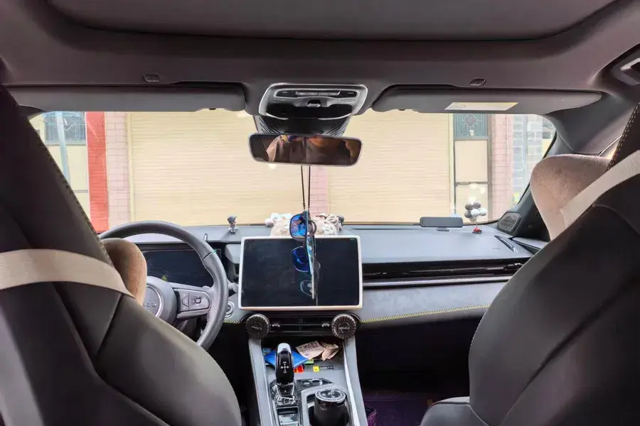 2023 LYNK&CO 03 thumbnail 3