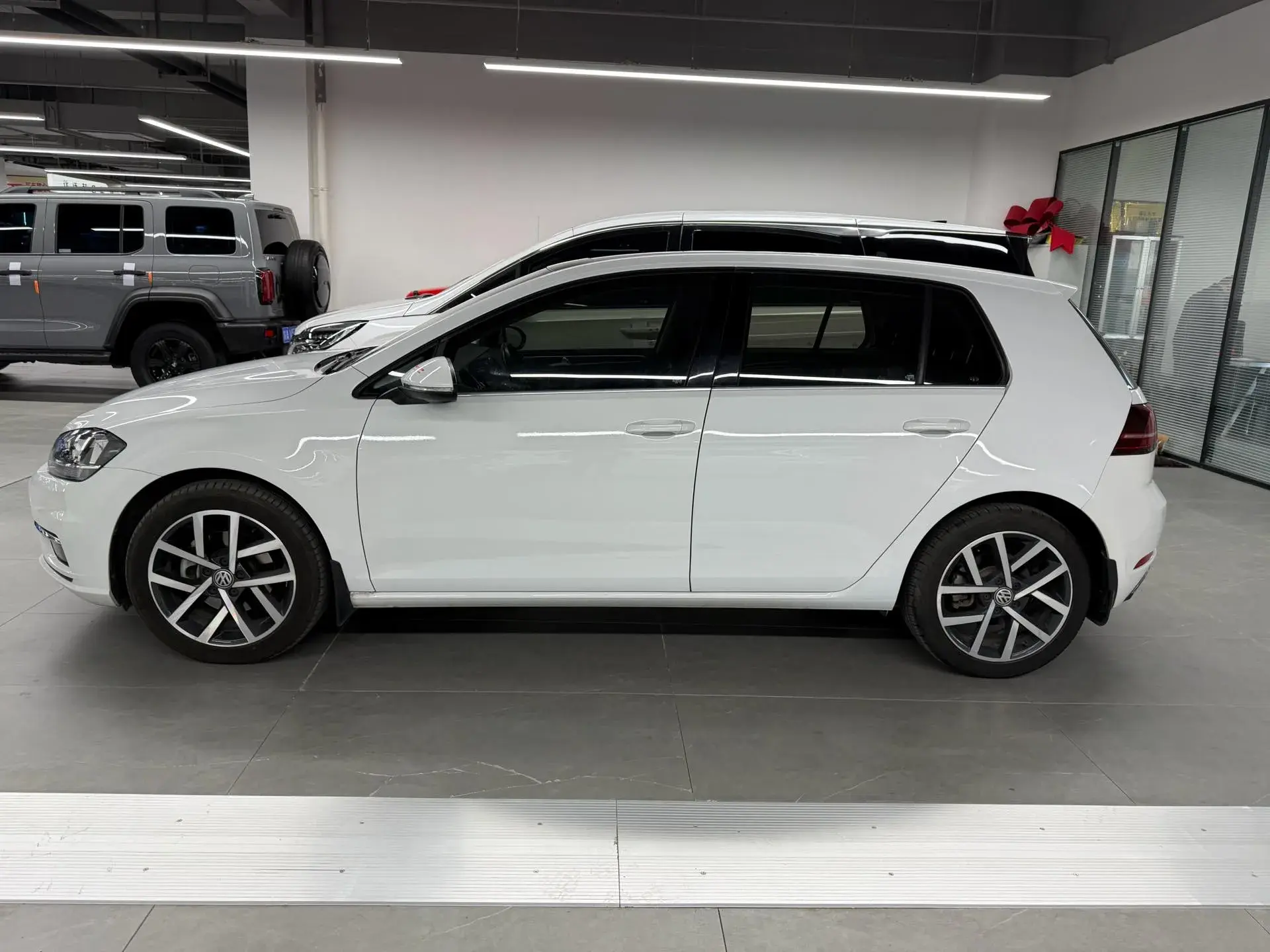 2018 VOLKSWAGEN GOLF thumbnail 3
