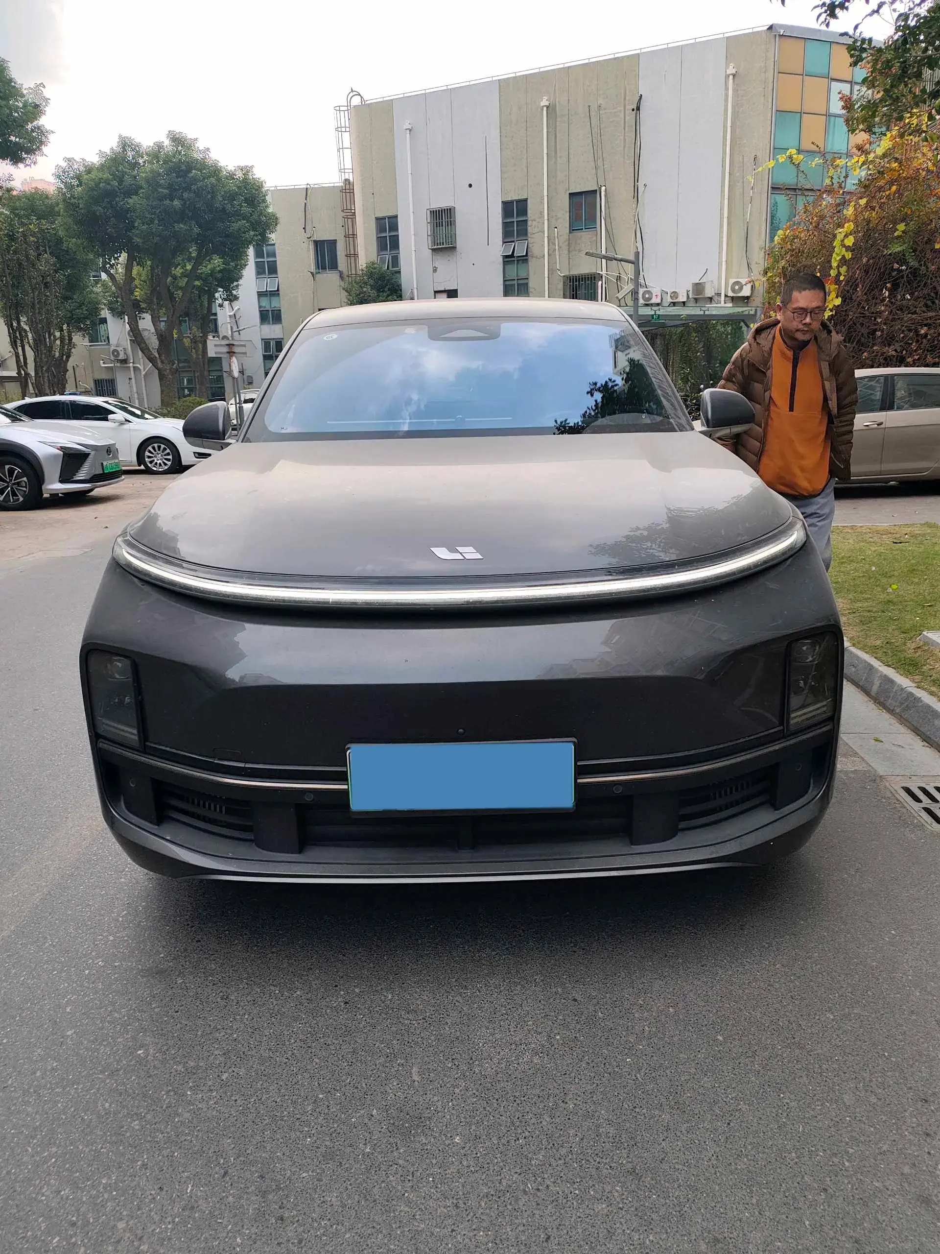 2023 LI L8 thumbnail 2