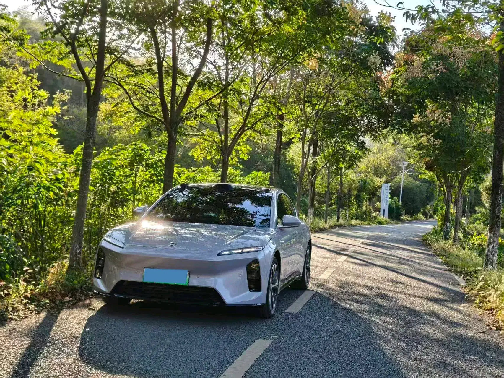 2025 NIO ET5 thumbnail 4