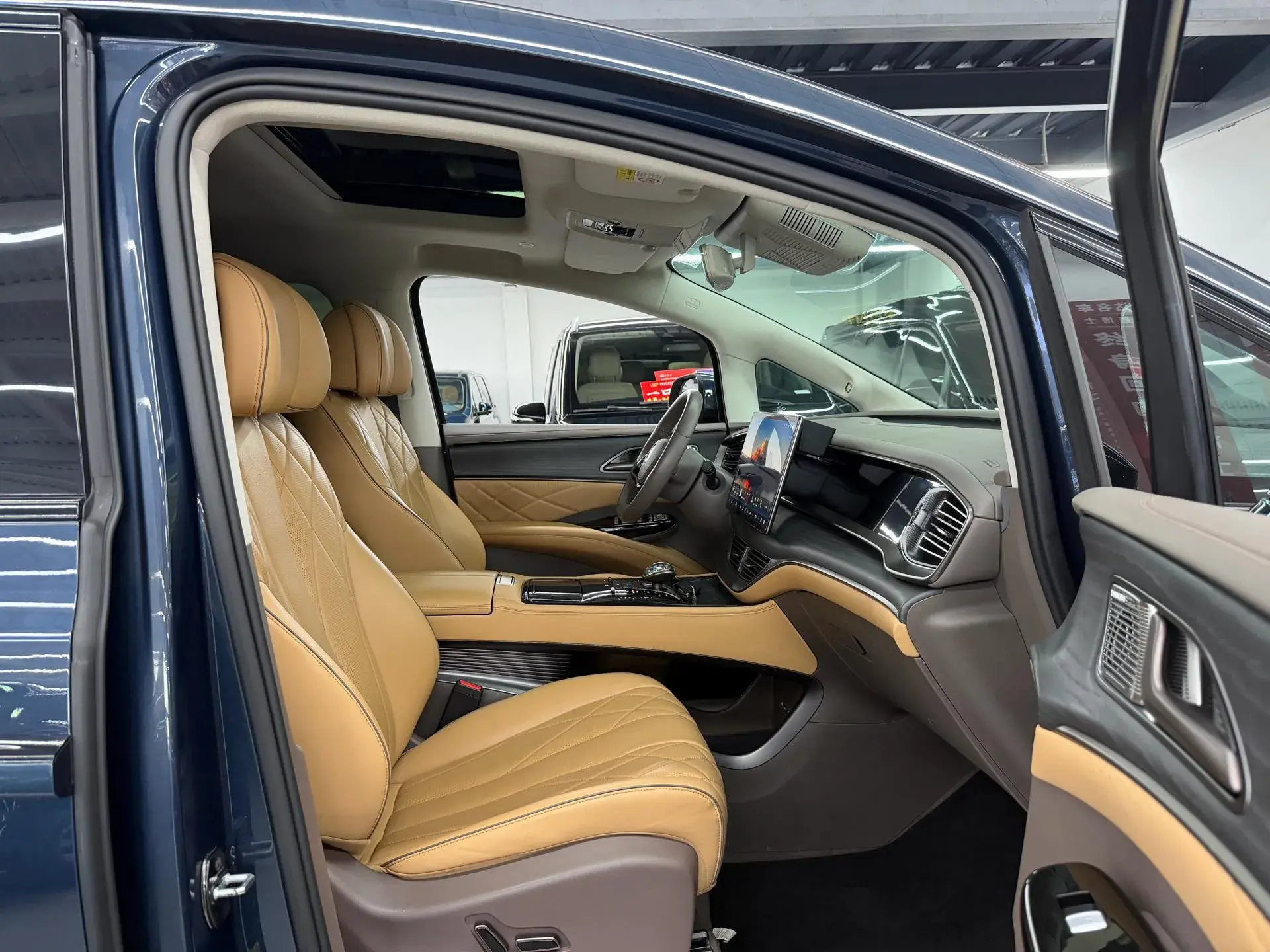 2022 DENZA D9 thumbnail 4