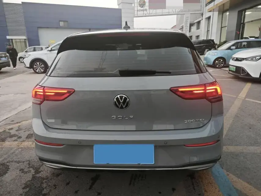 2021 VOLKSWAGEN GOLF thumbnail 3