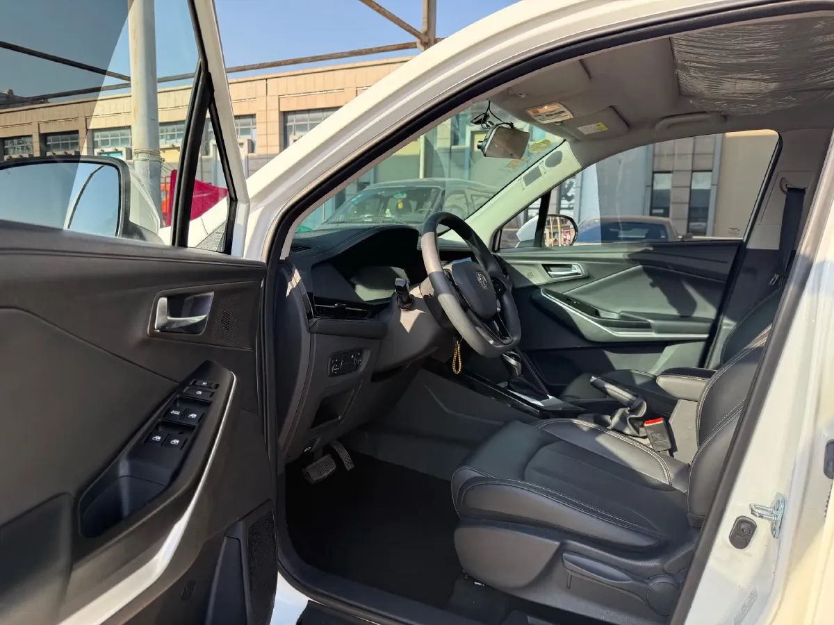 2021 ChangAn CS15 1.5L 107HP L4 5DCT,autocango,china used car exporter,china ev exporter,chinese used car exporter,chinese used ev exporter