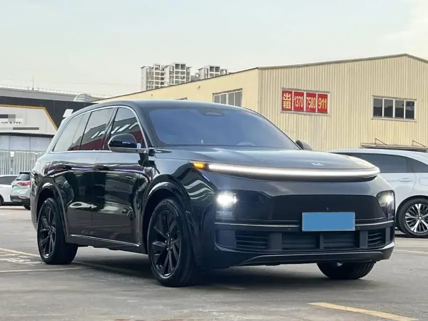 2023 LI L8 thumbnail 3