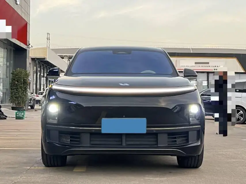 2023 LI L8 thumbnail 2