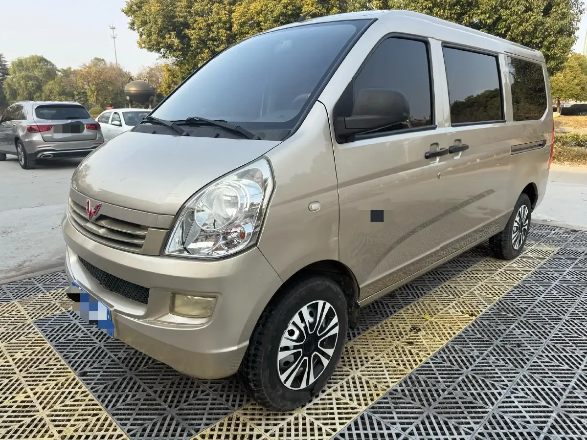 2014 WuLing RongGuang 1.5L 107HP L4 5MT