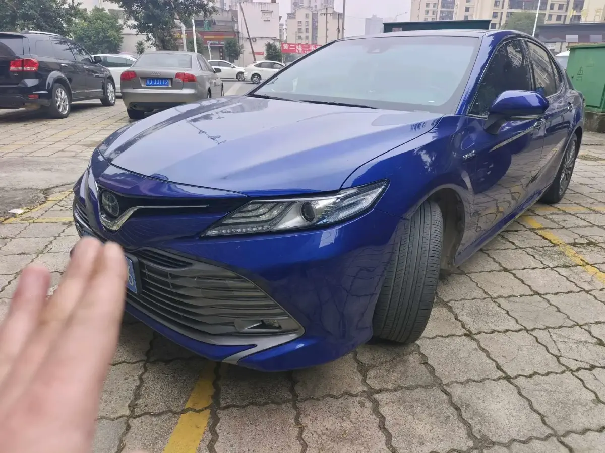 2019 Toyota Camry 2.5L 178HP L4 E-CVT Hybrid