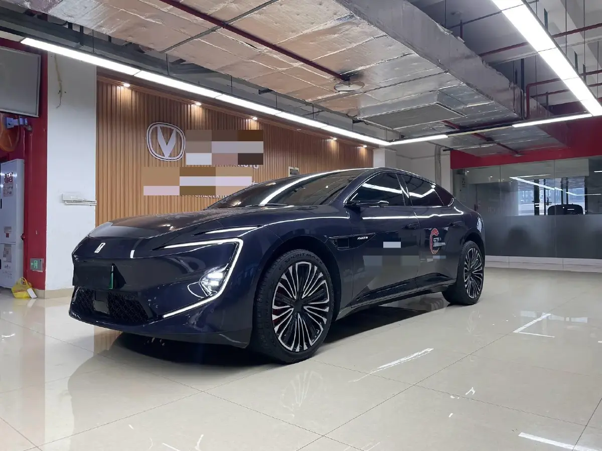 2025 Avatr 12 1.5T 156HP L4 REEV 39.05KWH