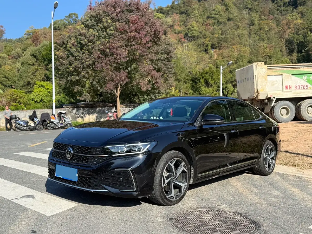 2023 Volkswagen Passat 2.0T 186HP L4 7DCT
