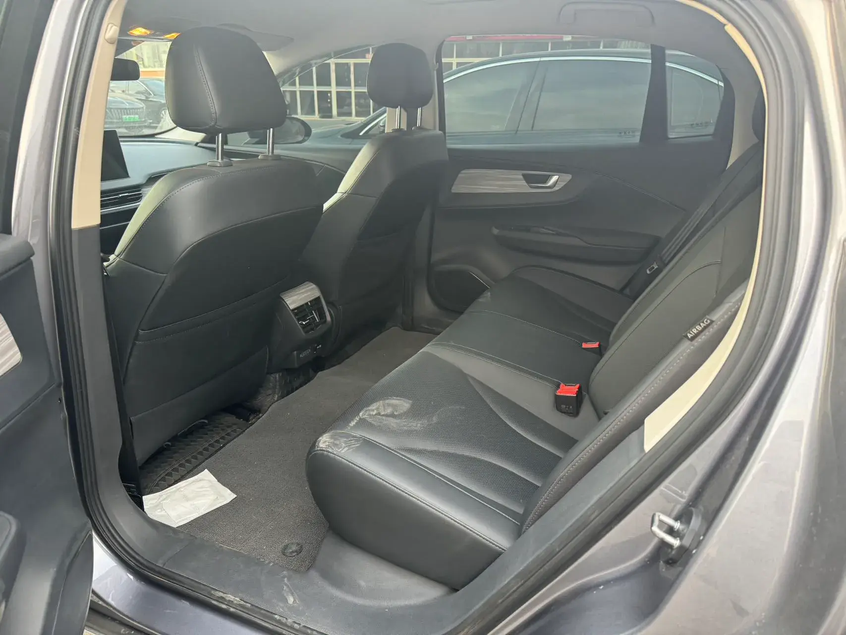 2024 HONGQI E-QM5 thumbnail 4