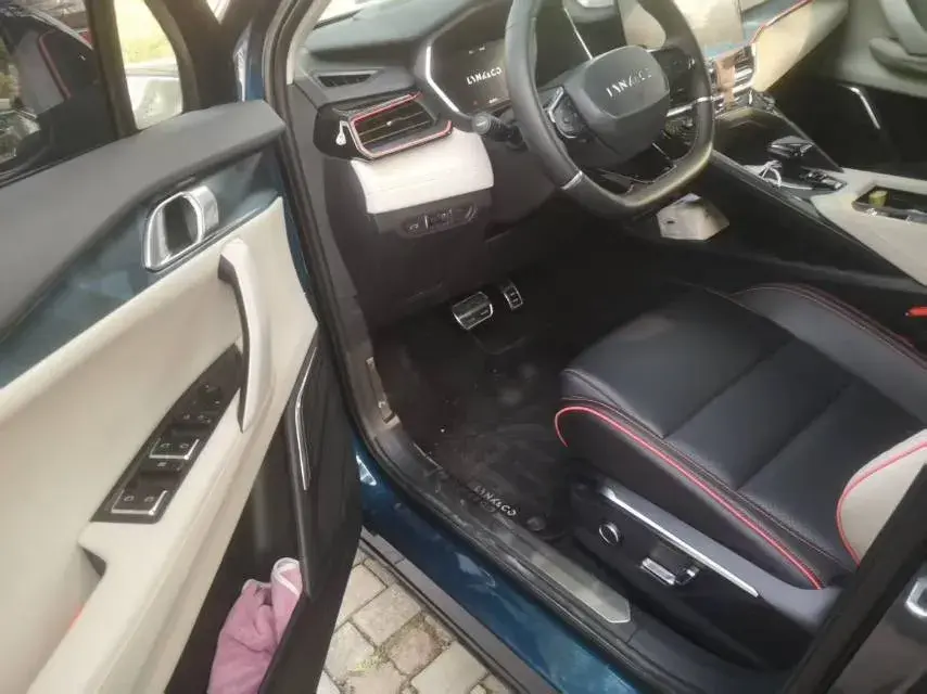 2020 LYNK&CO 06 thumbnail 3