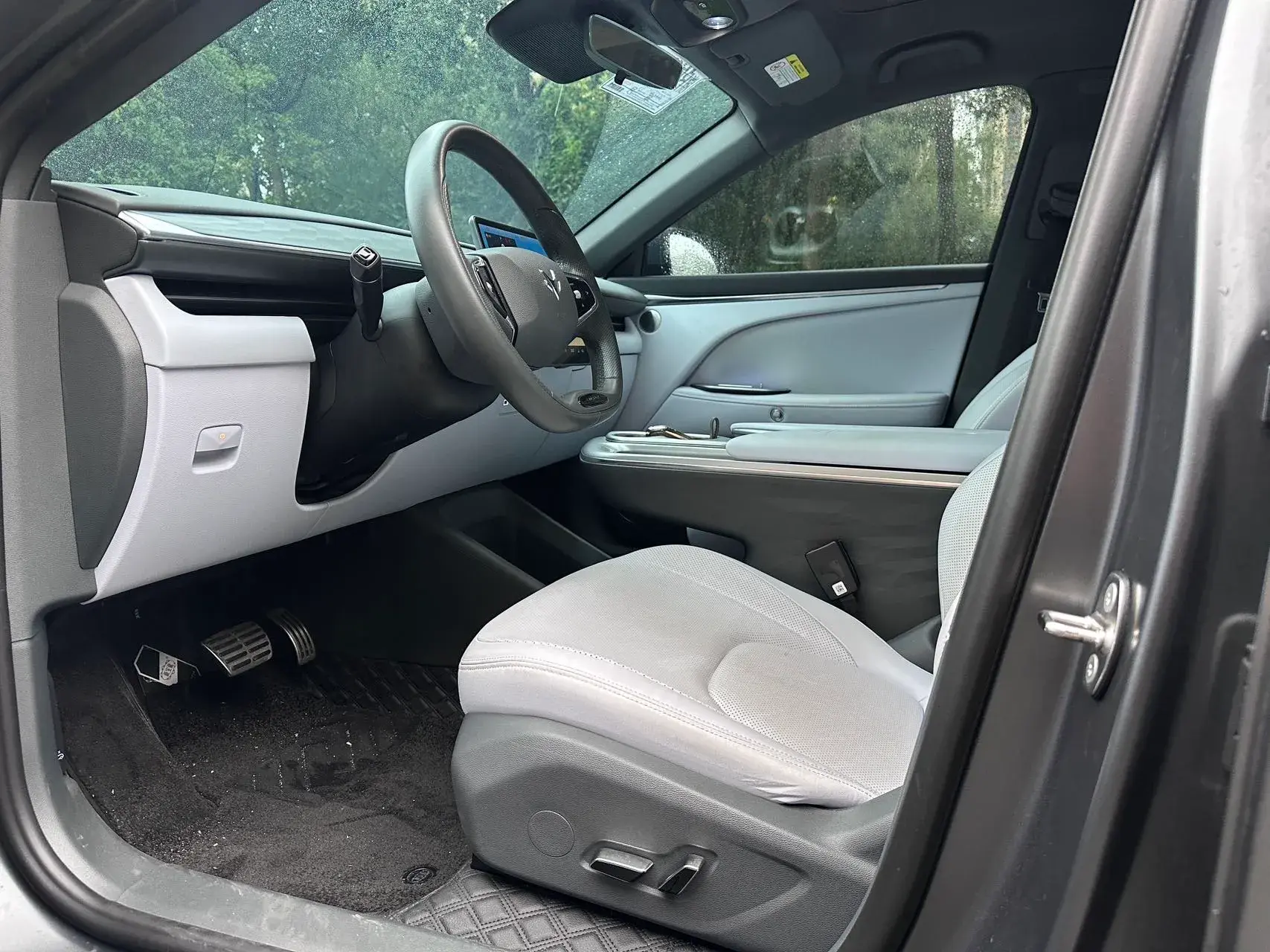 2024 ARCFOX ΑT5 thumbnail 3