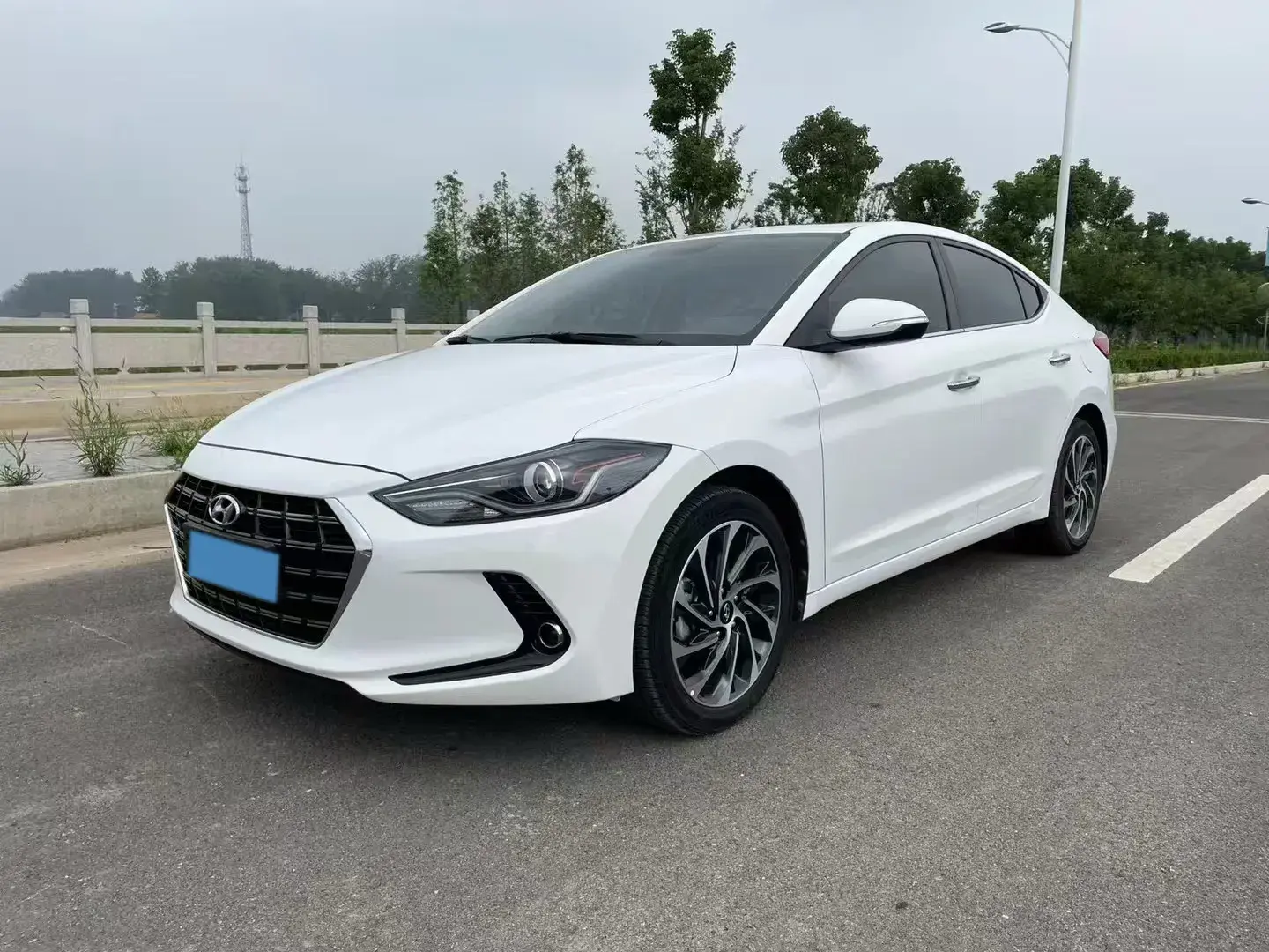 2019 HYUNDAI ELANTRA view 1