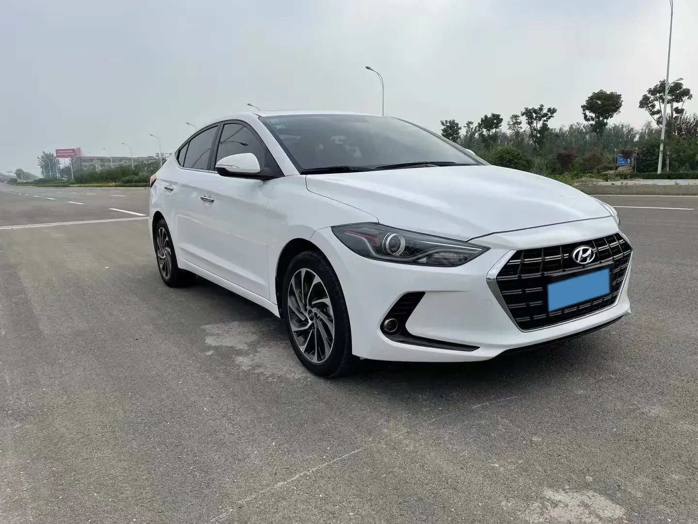 2019 HYUNDAI ELANTRA thumbnail 3